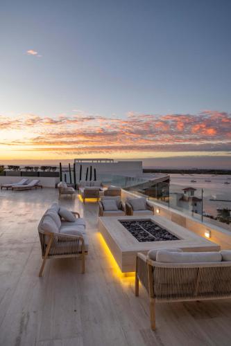Family Two-Bedroom Apartment with View image 10
