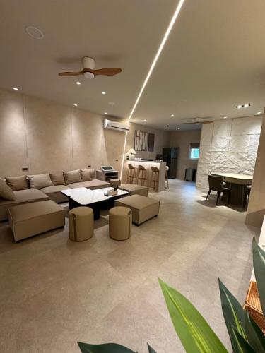 Easy Stay Club