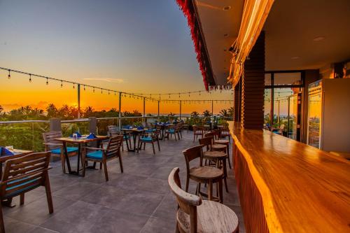 Restaurant, Whaleshark Beach in South Ari Atoll
