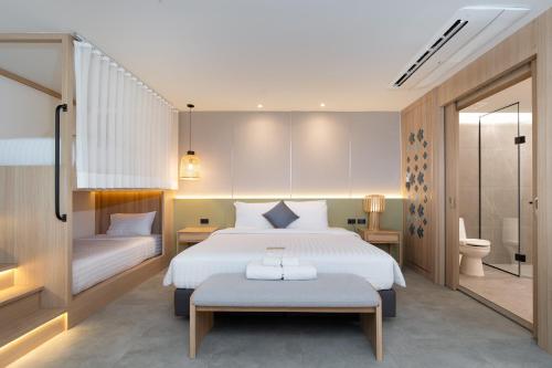 Suite, family, balcony