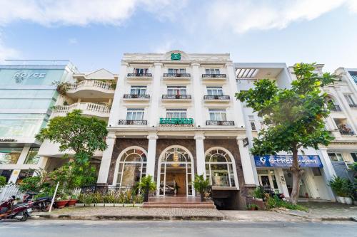 Dancentre Luxury Apartment Near SECC formerly Emerald Hotel & Apartment