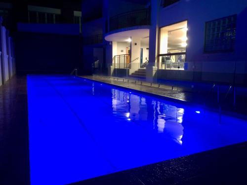 Surry Hills with views pool gym plus parking - image 9