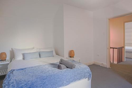 Close to City 3 Bedroom House Surry Hills 2 E-Bikes Included - image 14