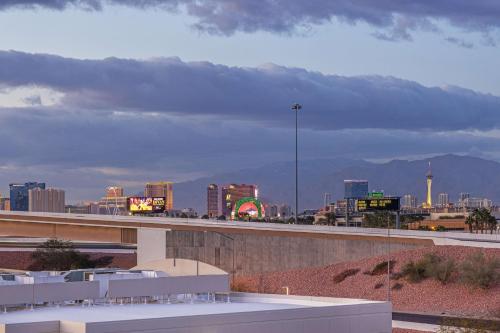 DoubleTree by Hilton Las Vegas Airport - image 11