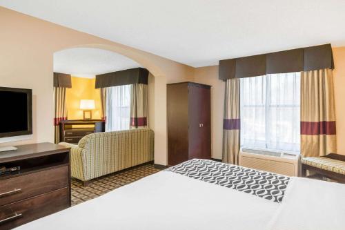 La Quinta by Wyndham Denison - North Lake Texoma - main image