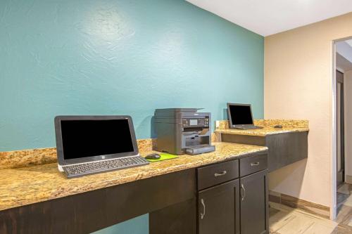La Quinta by Wyndham Denison - North Lake Texoma - image 3