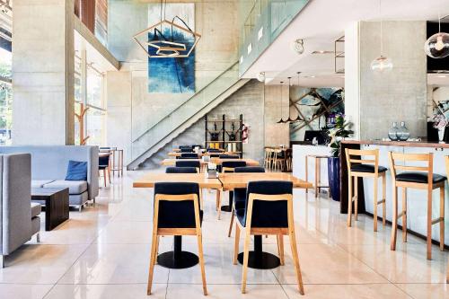 Restaurant, Dazzler by Wyndham Rosario in Rosario