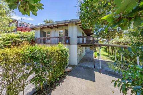 Spa Retreat Spacious 7 BRS 3 Baths Movie Lounge nice Garden with Parking, Auckland (photo 6)