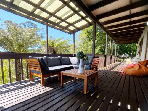 Spa Retreat Spacious 7 BRS 3 Baths Movie Lounge nice Garden with Parking, Auckland (photo 7)