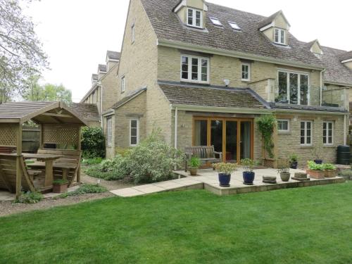 5 Burford Mews