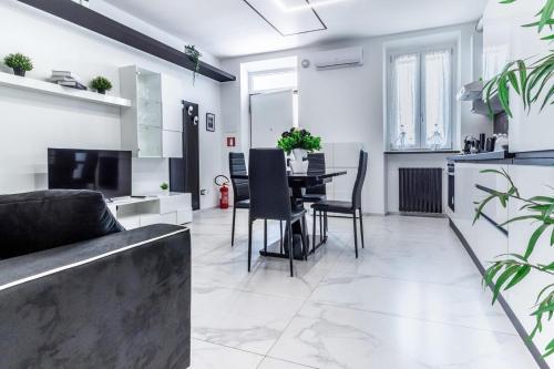 Black & White Apartment Design e Comfort - Parking e WiFi, Saronno (Foto 6)