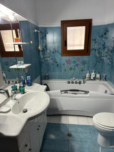 Banyo, Villa Evita in Isthmia