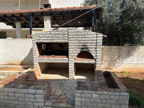 Tesis özellikleri, Villa Evita in Isthmia
