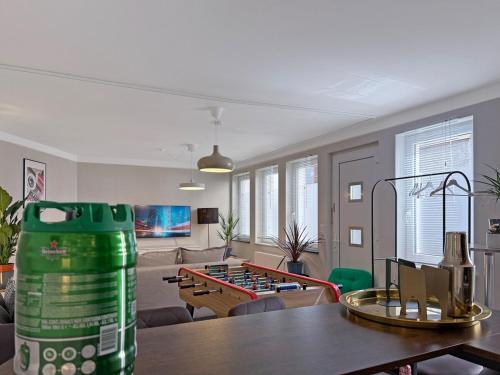Zentr Stuttgart Gruppen-Duplex 13 Schlafplätze, PS5, Spiele & Terrasse, Štutgart
