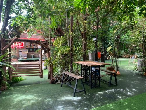 Garden, Ruennakornin Homestay near Sala Klang Health Center