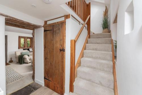 Beautiful Cottage nr Mendip Hills Private Parking in Chilcompton