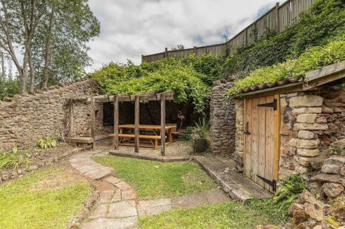 Beautiful Cottage nr Mendip Hills Private Parking in Chilcompton