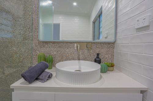 2 Bedroom House with 2 E-Bikes Included at Centre of Chippendale - image 14