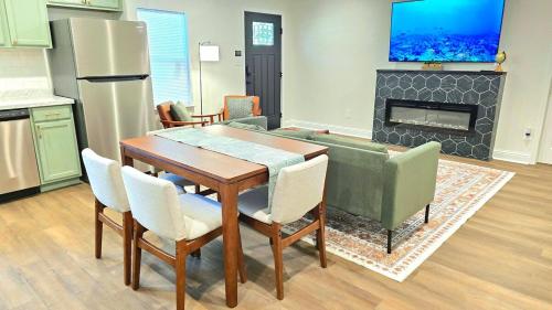 Charming & Stylish in Mid-Town, Мобил (фото 5)