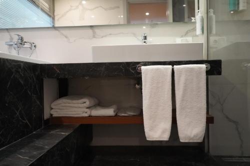 Bougainville Bay Hotel - image 10