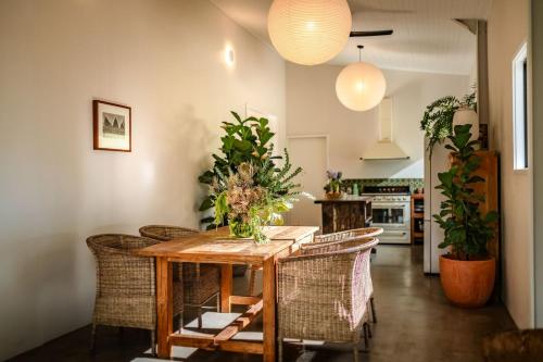 Off-Grid Eco Cabin in Bellingen
