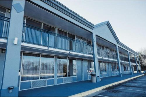 . Reidsville Inn & Suites