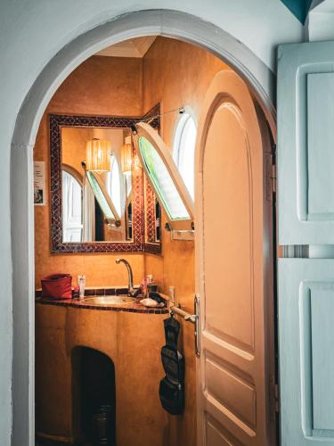 room detail thumbnail 2