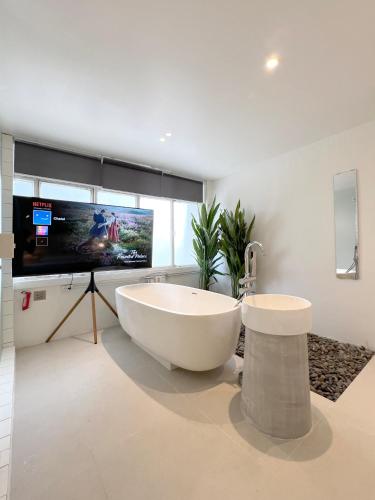 Chatel BKK Room Type - Deluxe Double Room with Bath