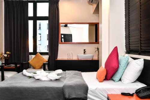 room detail thumbnail 1