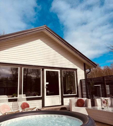 Modern villa med spa och pool in Rostanga