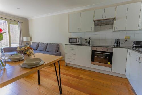 Elegant 2 Bedroom home close to city buz Bridge RD 2 E-Bikes Included - image 14