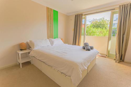 Elegant 2 Bedroom home close to city buz Bridge RD 2 E-Bikes Included - image 11