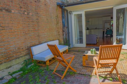 Elegant 2 Bedroom home close to city buz Bridge RD 2 E-Bikes Included - image 12