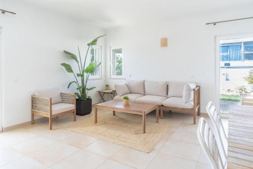 Shared lounge/TV area, The Suites by The Lighthouse Arrifana in Praia da Arrifana