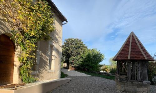 Maison de campagne avec grande piscine in Brantome