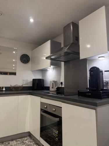 Modern Apartment - Free Parking, London (photo 7)