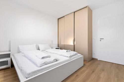 Pressburg Airport Apartment with own parking, Bratysława