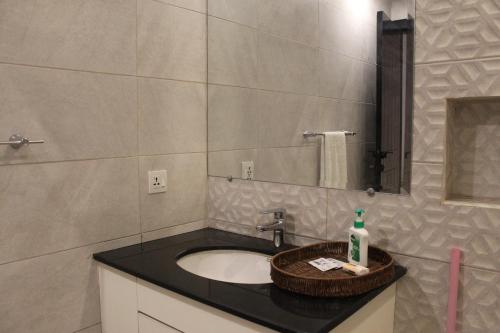 2 Bedroom Luxury Apartment - The Opus Luxury Residences by Book N Rent - image 12