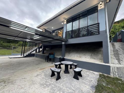 Vinzsugudhomestay@gmail.com in Penampang