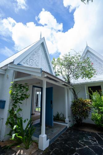 Villa Bulbul by Dodo Retreats - Colonial Style Villa 150m from Beach in Pereybere