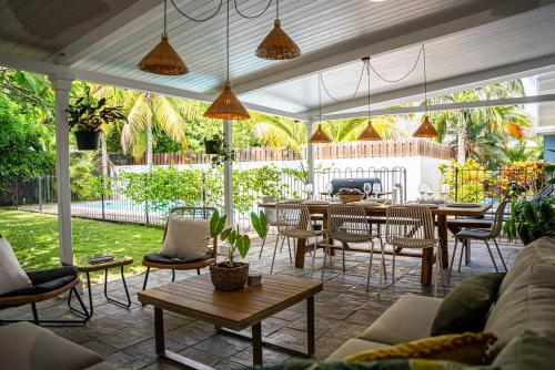 Villa Bulbul by Dodo Retreats - Colonial Style Villa 150m from Beach in Pereybere