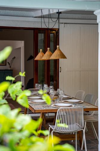 Villa Bulbul by Dodo Retreats - Colonial Style Villa 150m from Beach in Pereybere