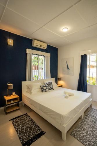 Villa Bulbul by Dodo Retreats - Colonial Style Villa 150m from Beach in Pereybere