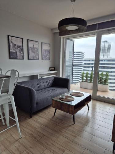 12 PIĘTRO osiedle Nowe Tysiąclecie- super widok z okna- extra zadbane mieszkanie- parking w hali (APARTAMENT WSROD 1000cy SWIATEL - prywatny parking - duzy balkon - piekny widok noca na panorame Tys) in Osiedle Tysiaclecia