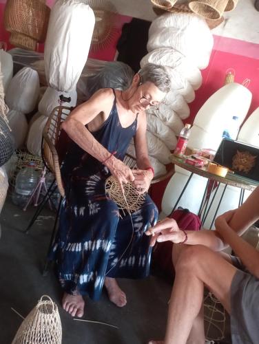 Rattan lamps Weaving class in Bali