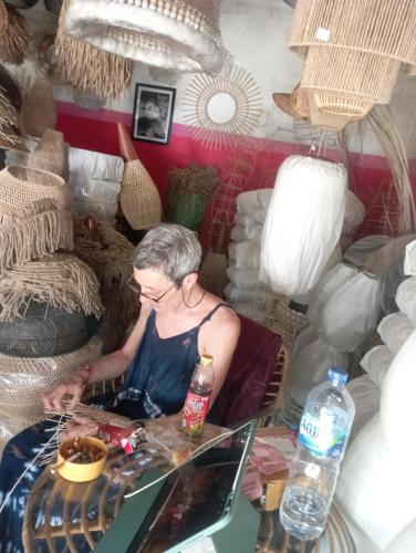Rattan lamps Weaving class in Bali