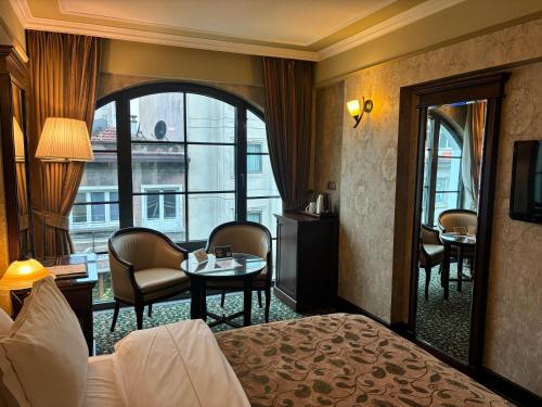 room detail thumbnail 1