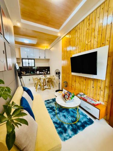 FYLL Homes - Francheska Suite Stylish 1-Bed Apartment with FREE parking in Cavinti Near Hulugan Falls