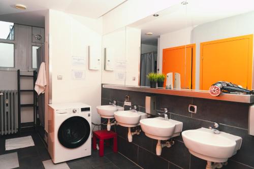 LazeMaze Hostel – Krakow, PA