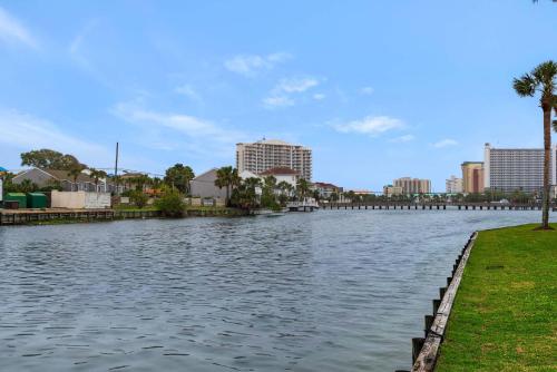 Shoreline Towers Townhouse 4-3 by RealJoy Vacations - image 2